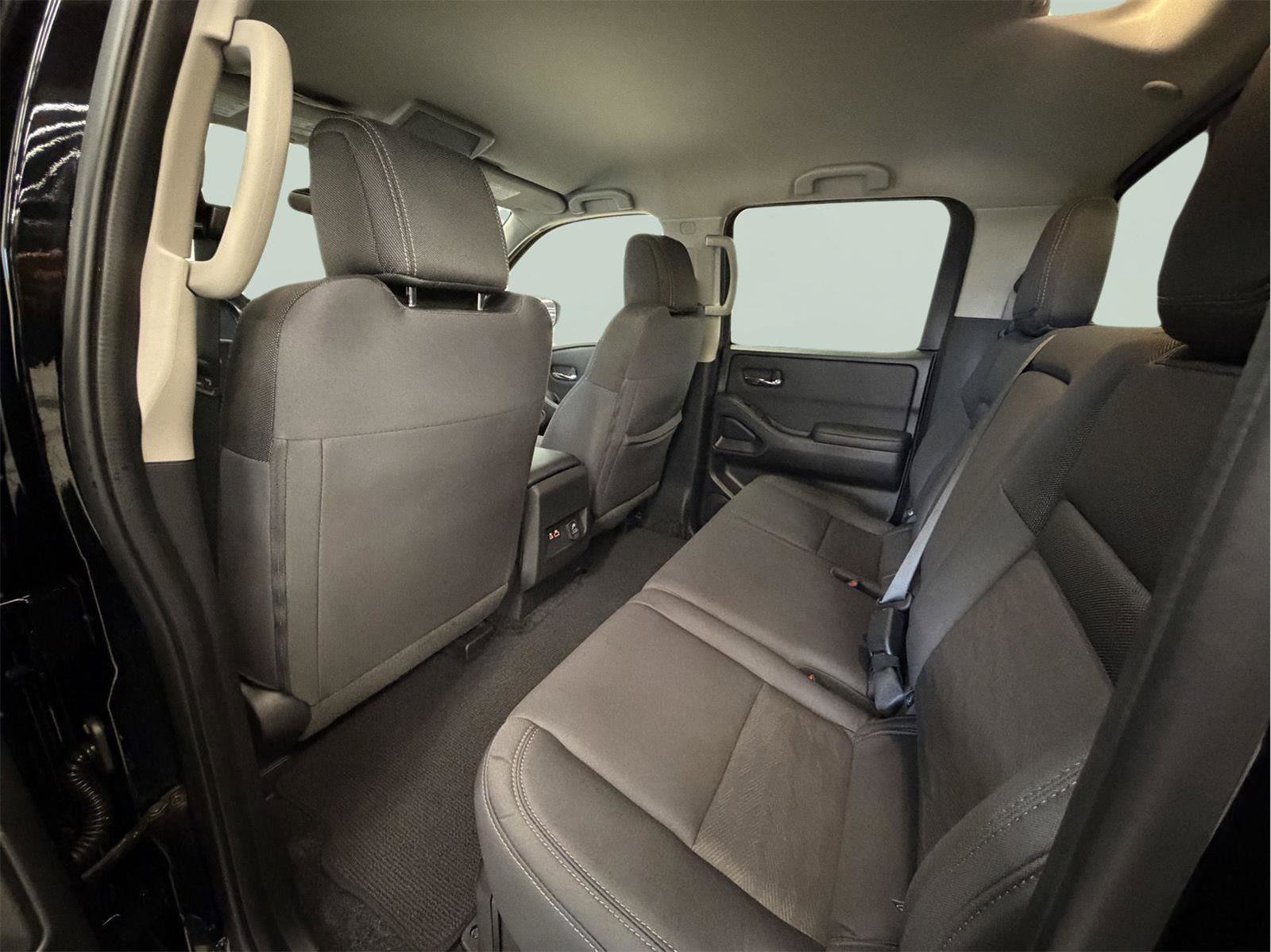 Used 2024 Nissan Frontier SV w/ SV Convenience Package image 24