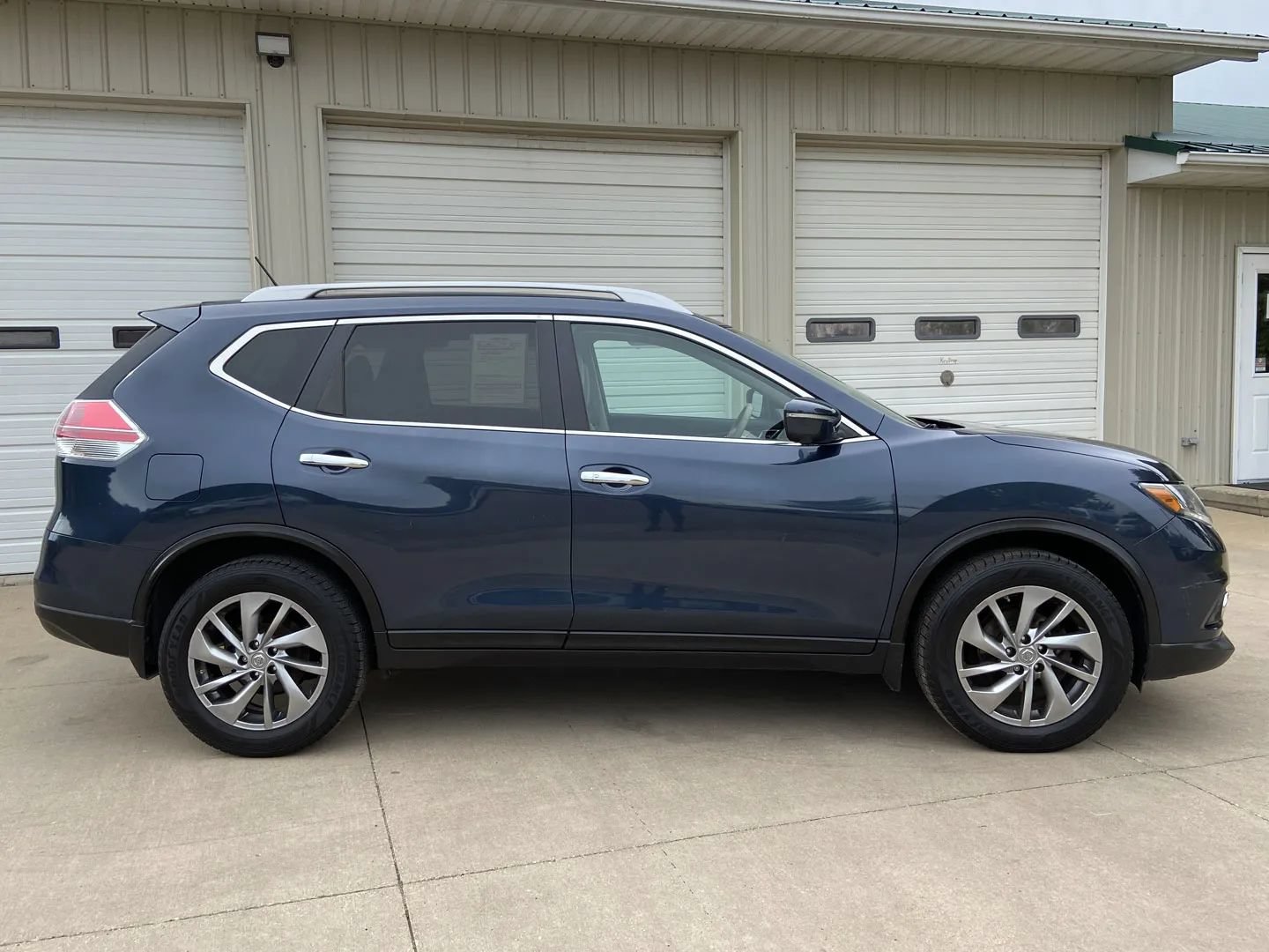 Used 2015 Nissan Rogue SL w/ SL Premium Package AWD/4WD image 7