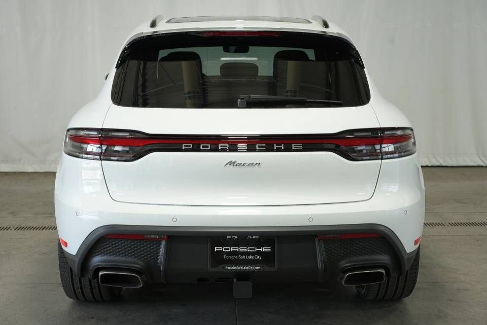 Certified 2025 Porsche Macan AWD/4WD image 12