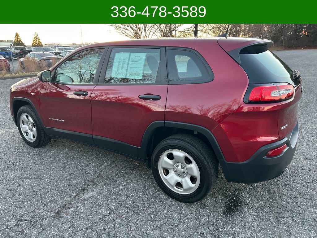 Used 2017 Jeep Cherokee Sport image 3