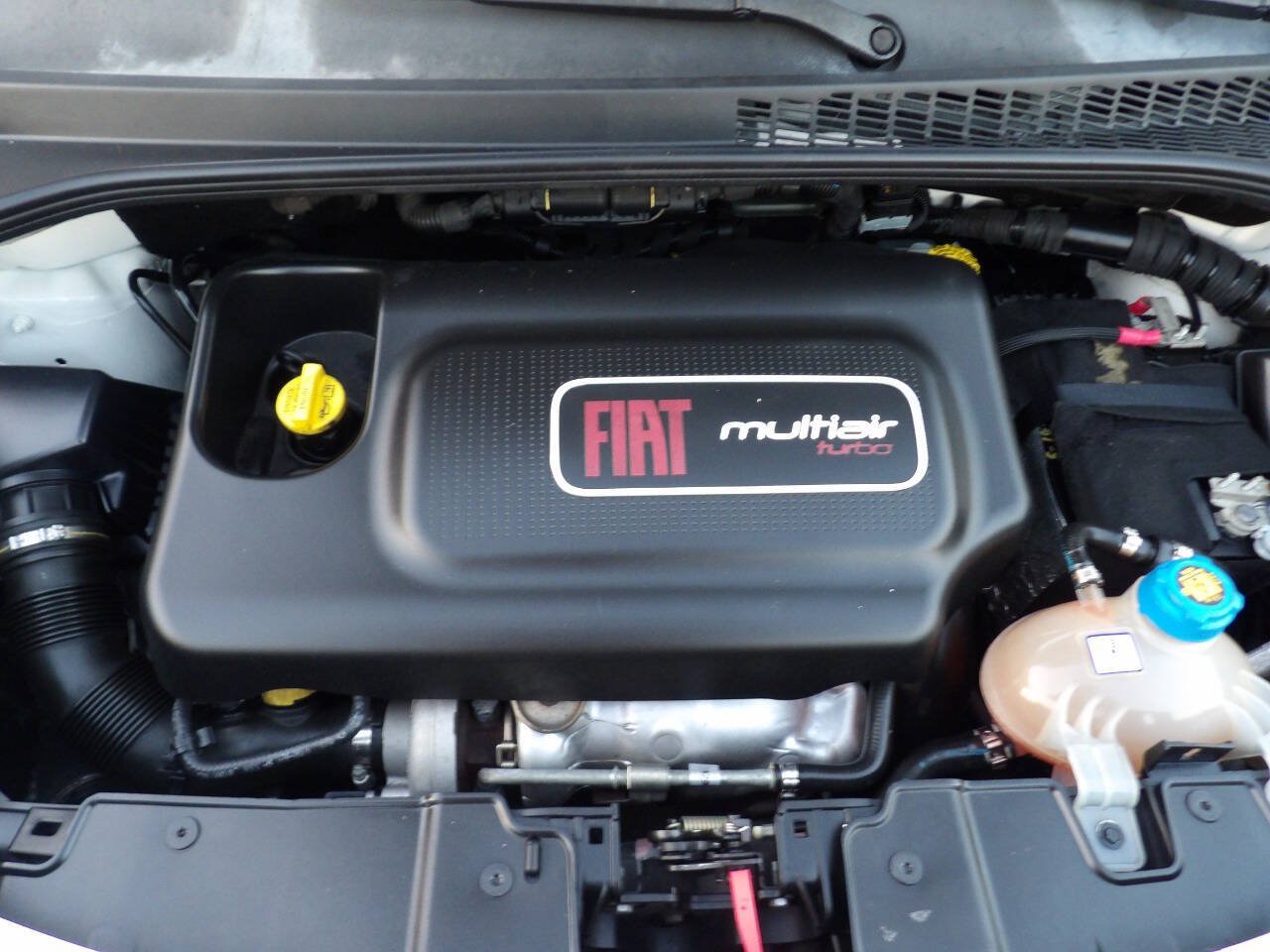 Used 2014 FIAT 500L Easy w/ Popular Equipment Group FWD image 12