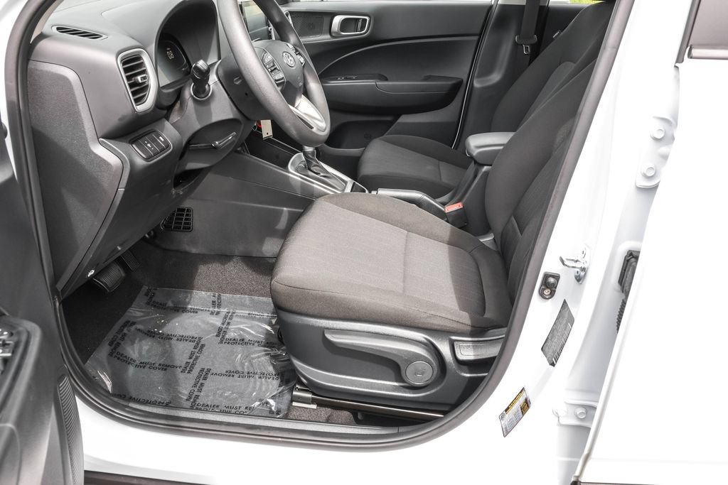 Used 2025 Hyundai Venue SE FWD image 16