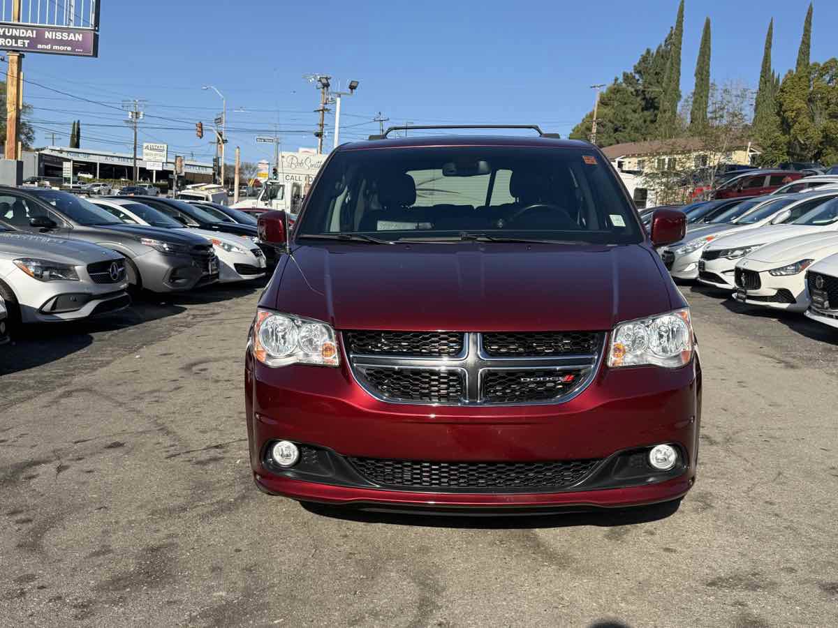 Used 2019 Dodge Grand Caravan SXT image 2