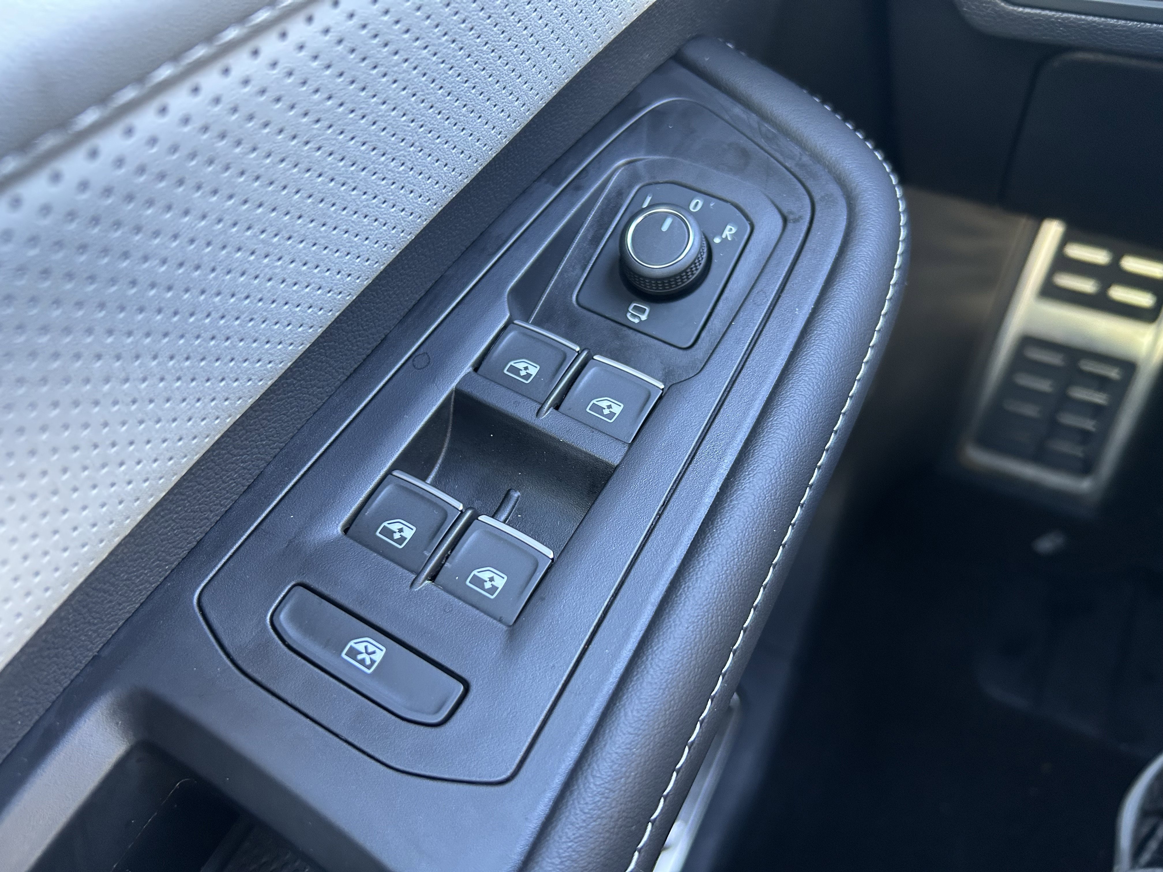 Certified 2025 Volkswagen Atlas Cross Sport SEL Premium R-Line image 15