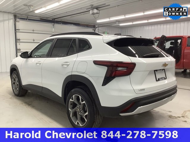 Used 2025 Chevrolet Trax LT w/ LT Convenience Package image 4