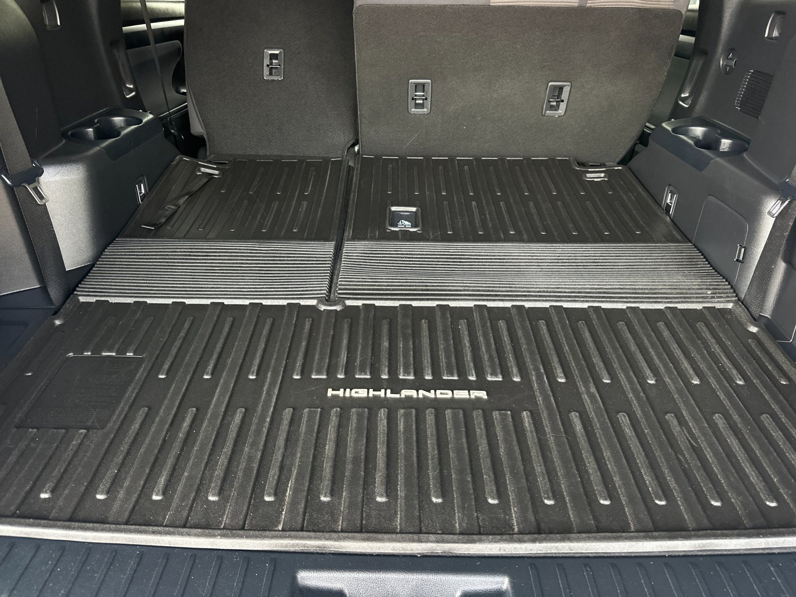 Used 2023 Toyota Highlander LE FWD image 15
