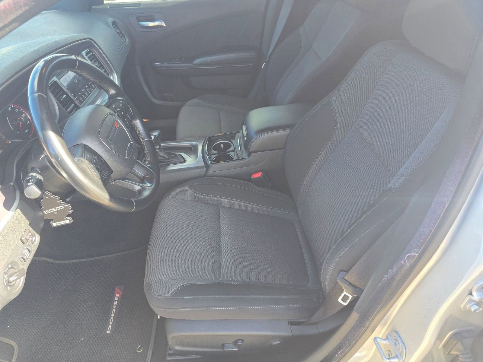 Used 2022 Dodge Charger SXT w/ Blacktop Package image 4