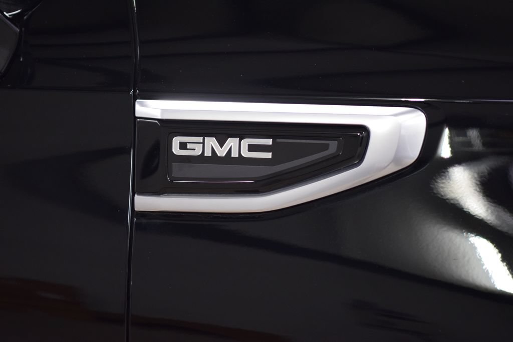 Used 2024 GMC Yukon XL Denali w/ Advanced Technology Package AWD/4WD image 16