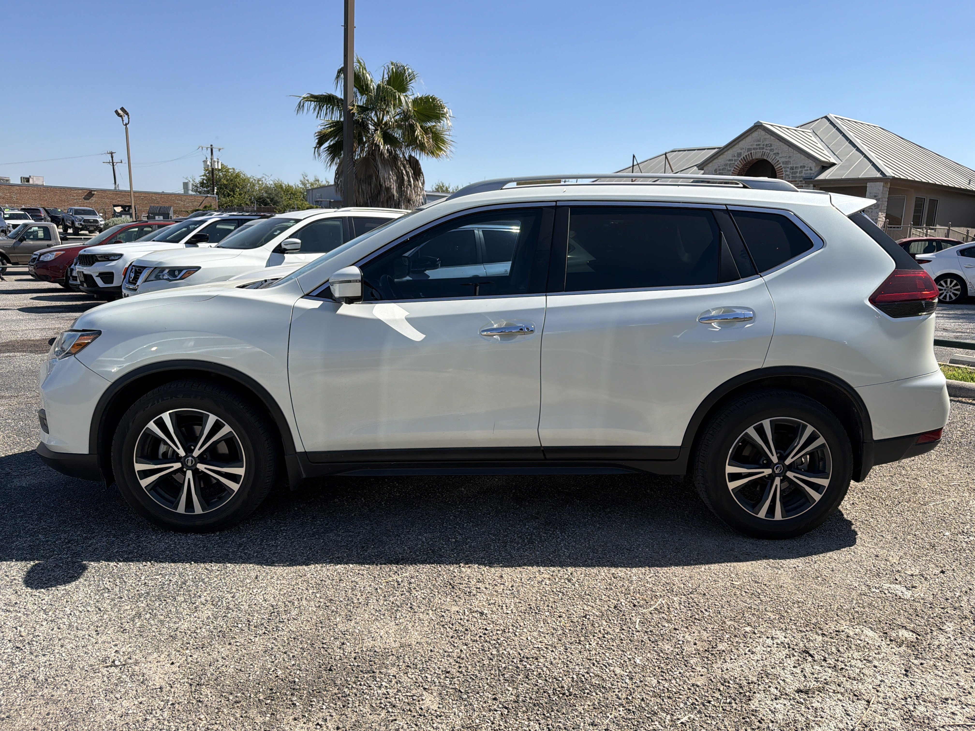Used 2020 Nissan Rogue SV w/ Premium Package FWD image 6
