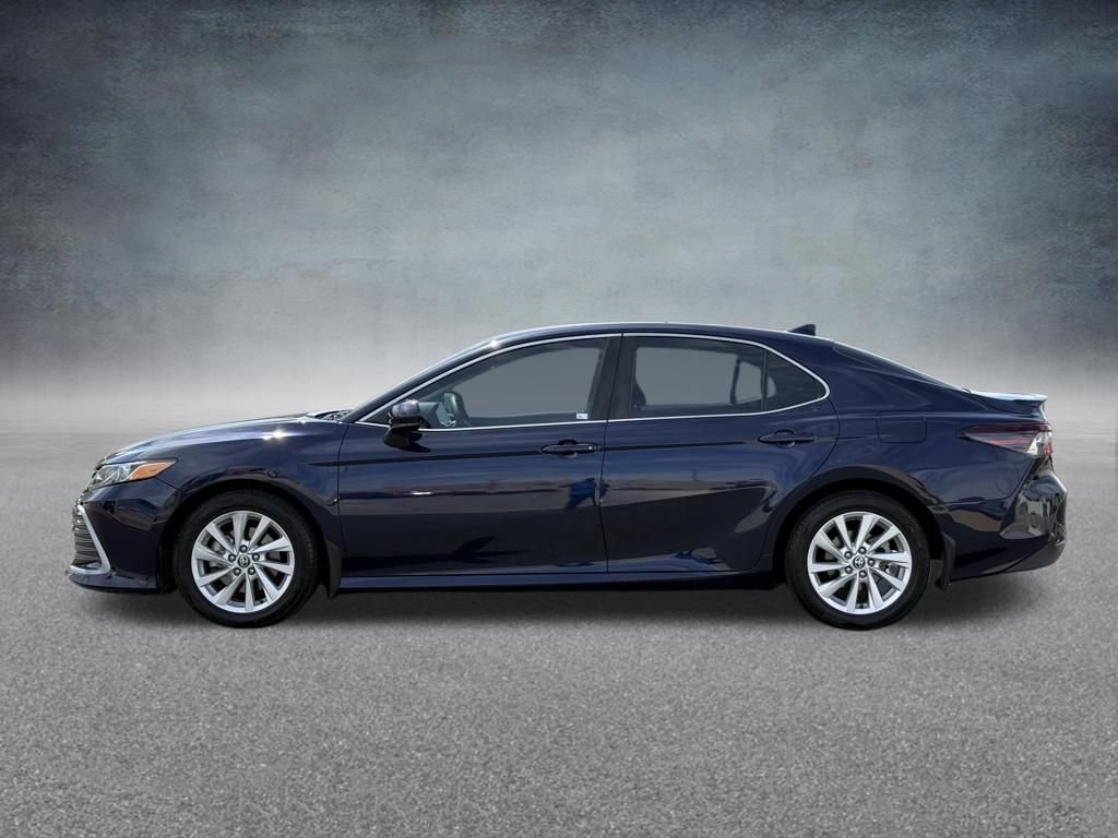 Used 2021 Toyota Camry LE image 7
