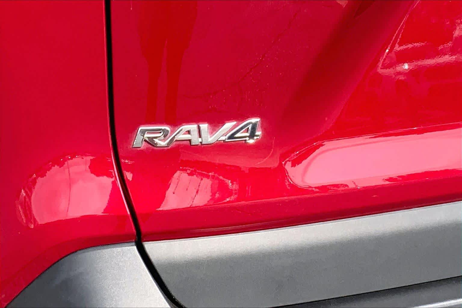 Used 2023 Toyota RAV4 XLE AWD/4WD image 10