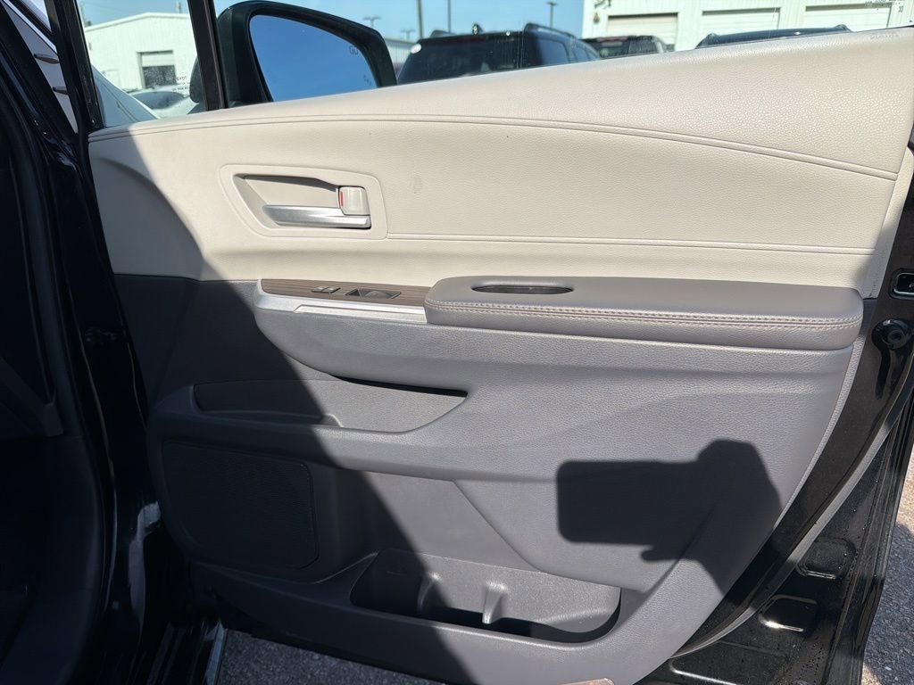 Used 2024 Toyota Sienna XLE image 29