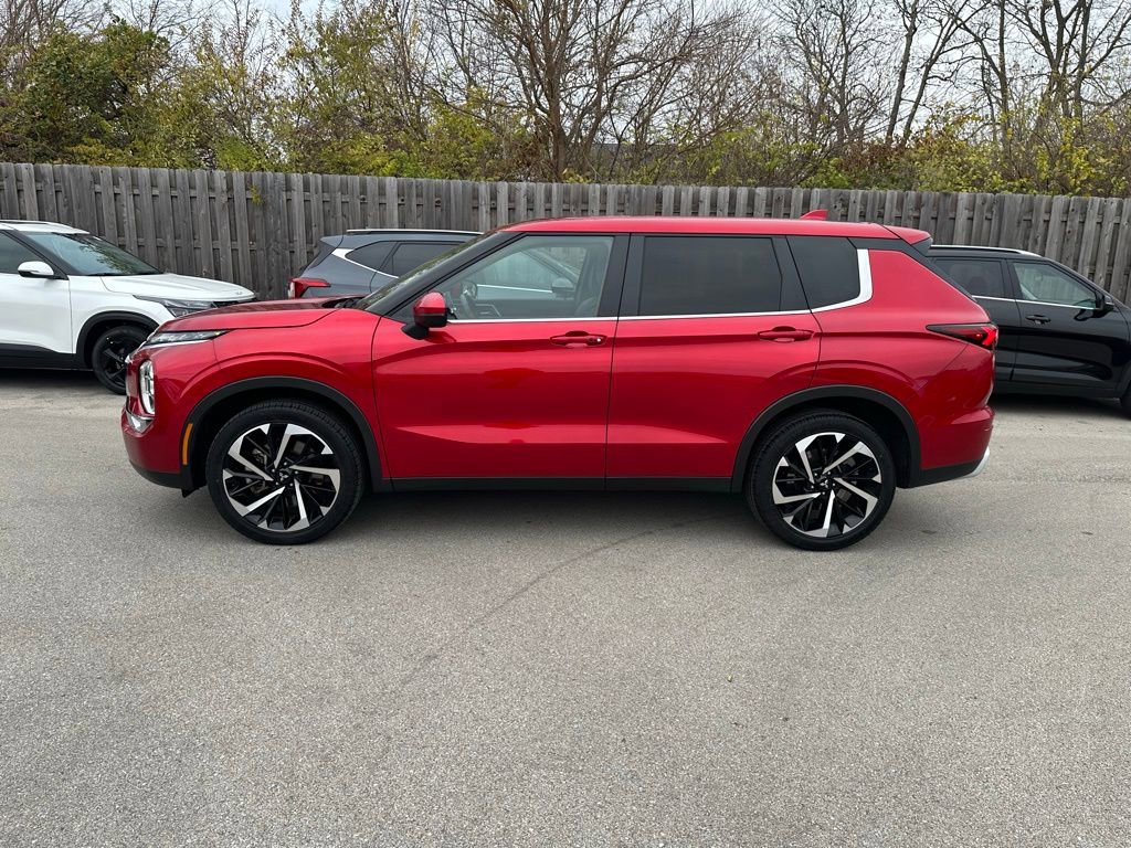 Used 2024 Mitsubishi Outlander SE image 4