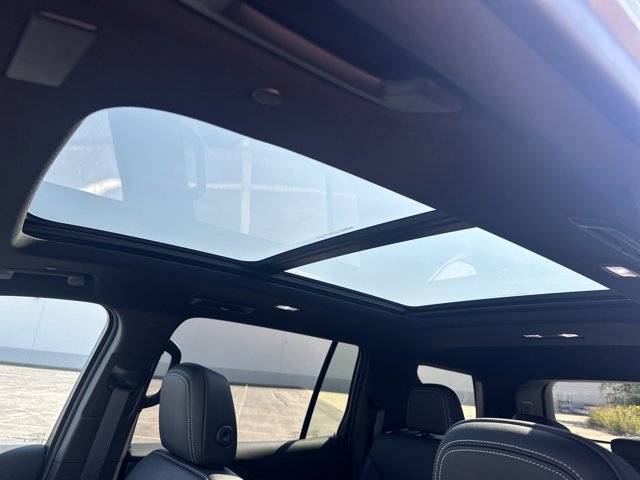 New 2025 Chevrolet Traverse LT w/ Sun and Wheel Package image 13