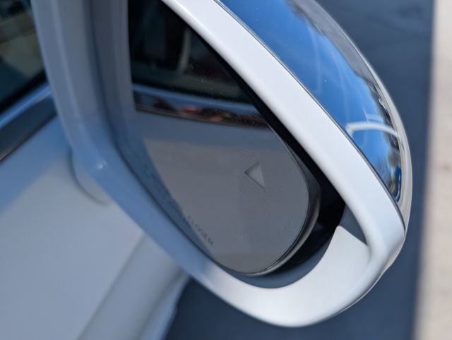 Used 2019 Chrysler Pacifica Limited FWD image 26