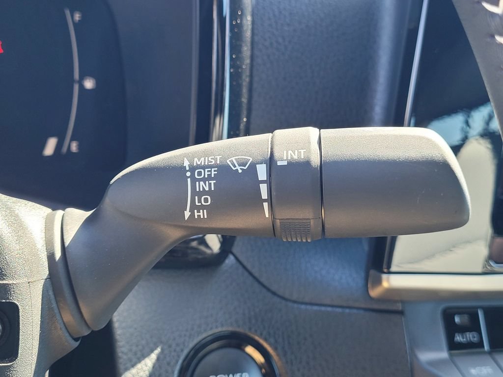 Used 2025 Toyota Camry SE AWD/4WD image 17