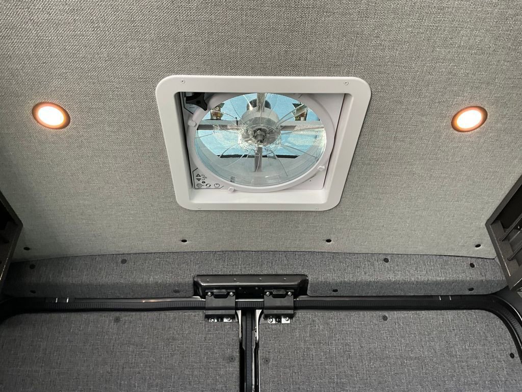 New 2025 RAM ProMaster 1500 w/ Quick Order Package 22G SLT image 16