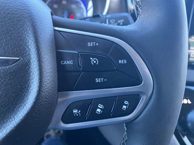 Certified 2023 Chrysler Pacifica Touring-L image 38