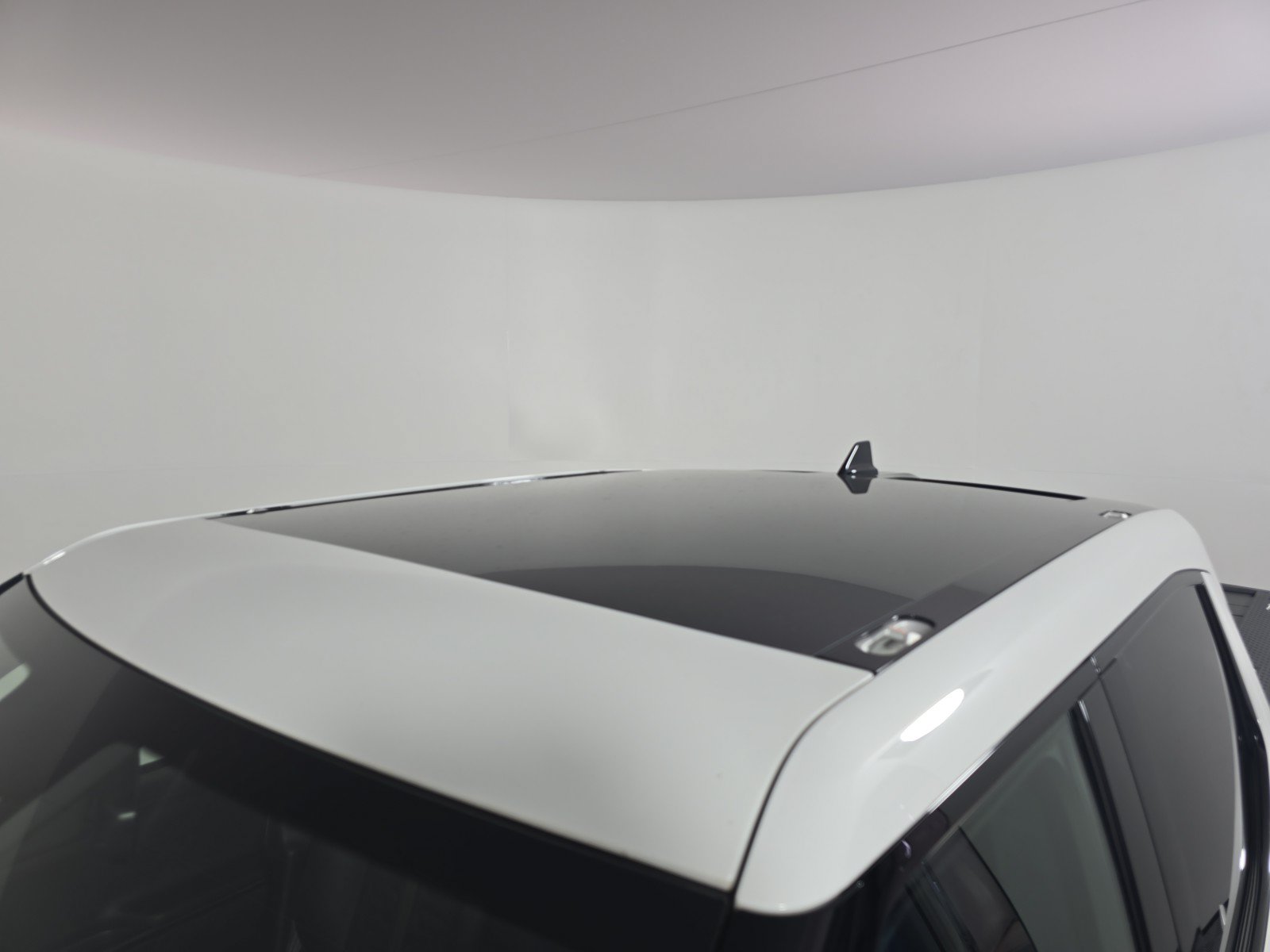 Used 2024 Rivian R1T Adventure AWD/4WD image 13