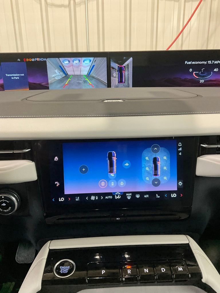 Used 2025 Lincoln Navigator Reserve image 21