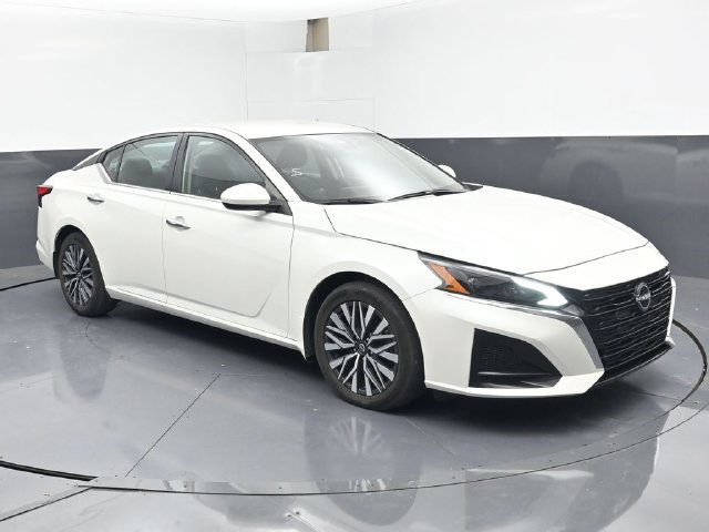 Used 2023 Nissan Altima 2.5 SV FWD image 2