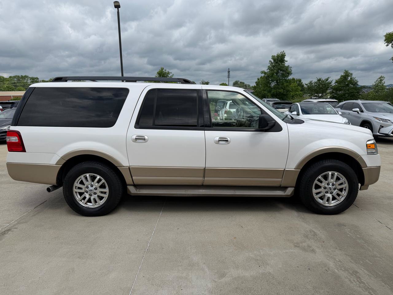 Used 2012 Ford Expedition EL XLT RWD image 4