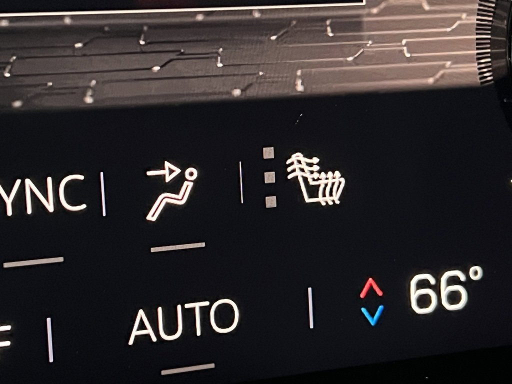 Used 2025 GMC Acadia Elevation image 31