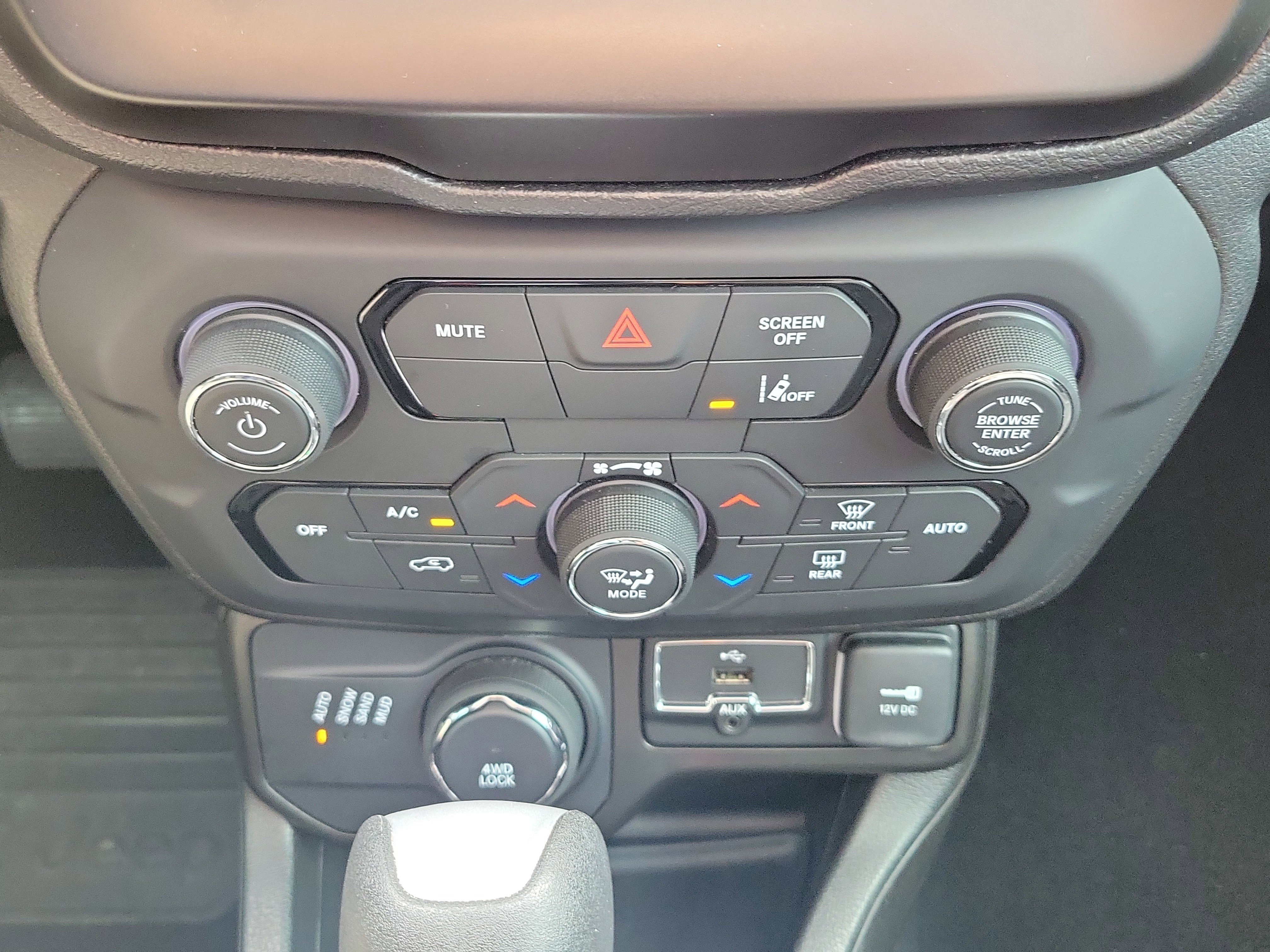Used 2021 Jeep Renegade Latitude AWD/4WD image 35
