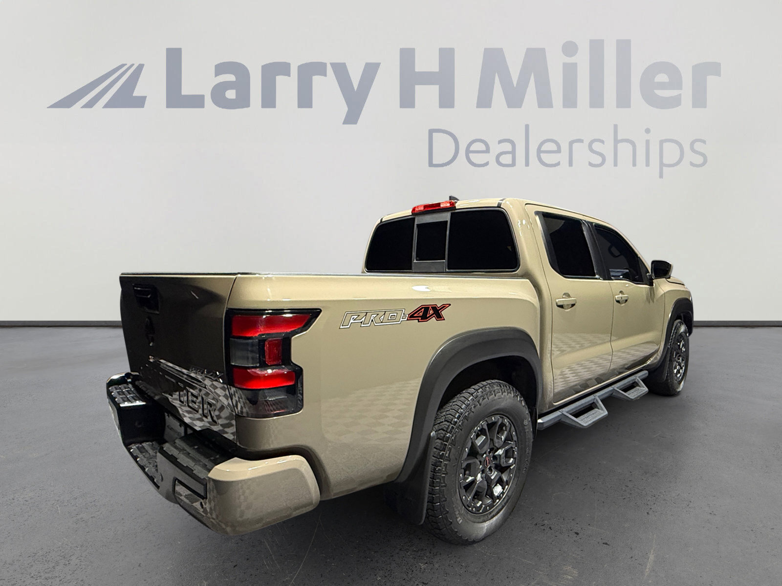 Used 2022 Nissan Frontier PRO-4X w/ Pro-4X Premium Package AWD/4WD image 5