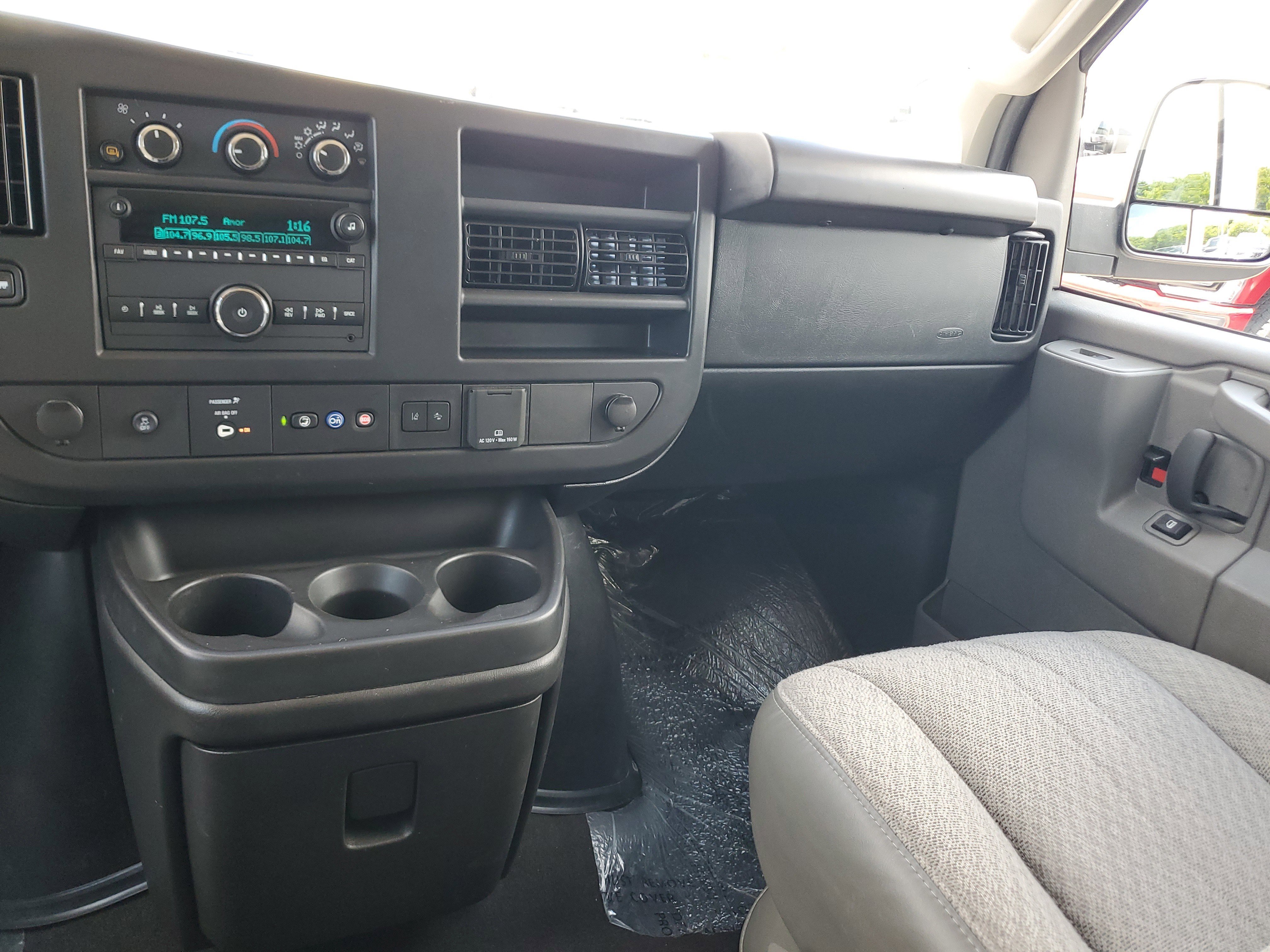 Used 2025 Chevrolet Express 3500 LT w/ LT Preferred Equipment Group RWD image 17