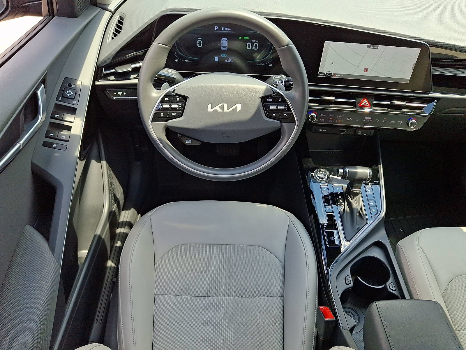 Used 2023 Kia Niro EX FWD image 12