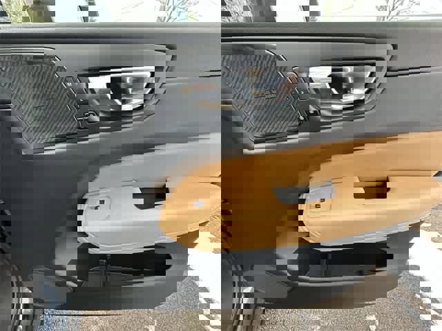 Used 2023 Volvo XC60 T8 Ultimate w/ Climate Package image 25