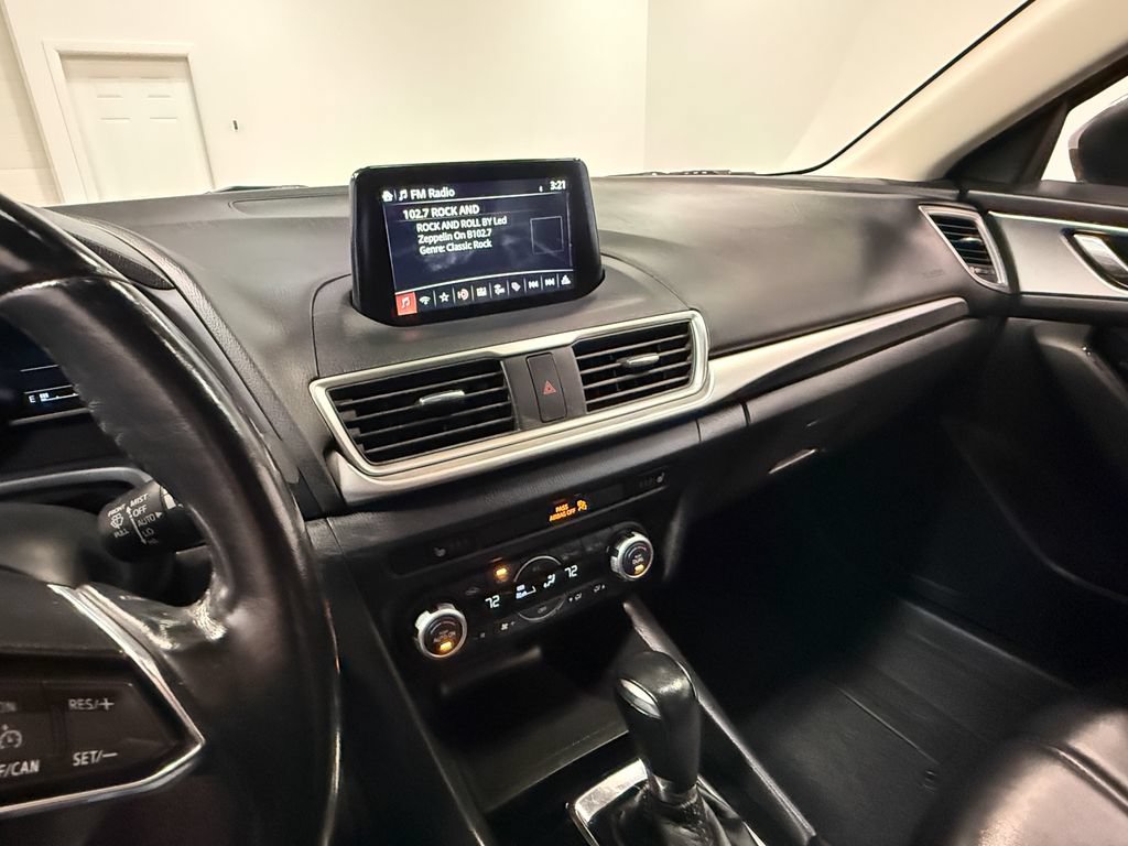 Used 2018 MAZDA MAZDA3 Touring FWD image 76