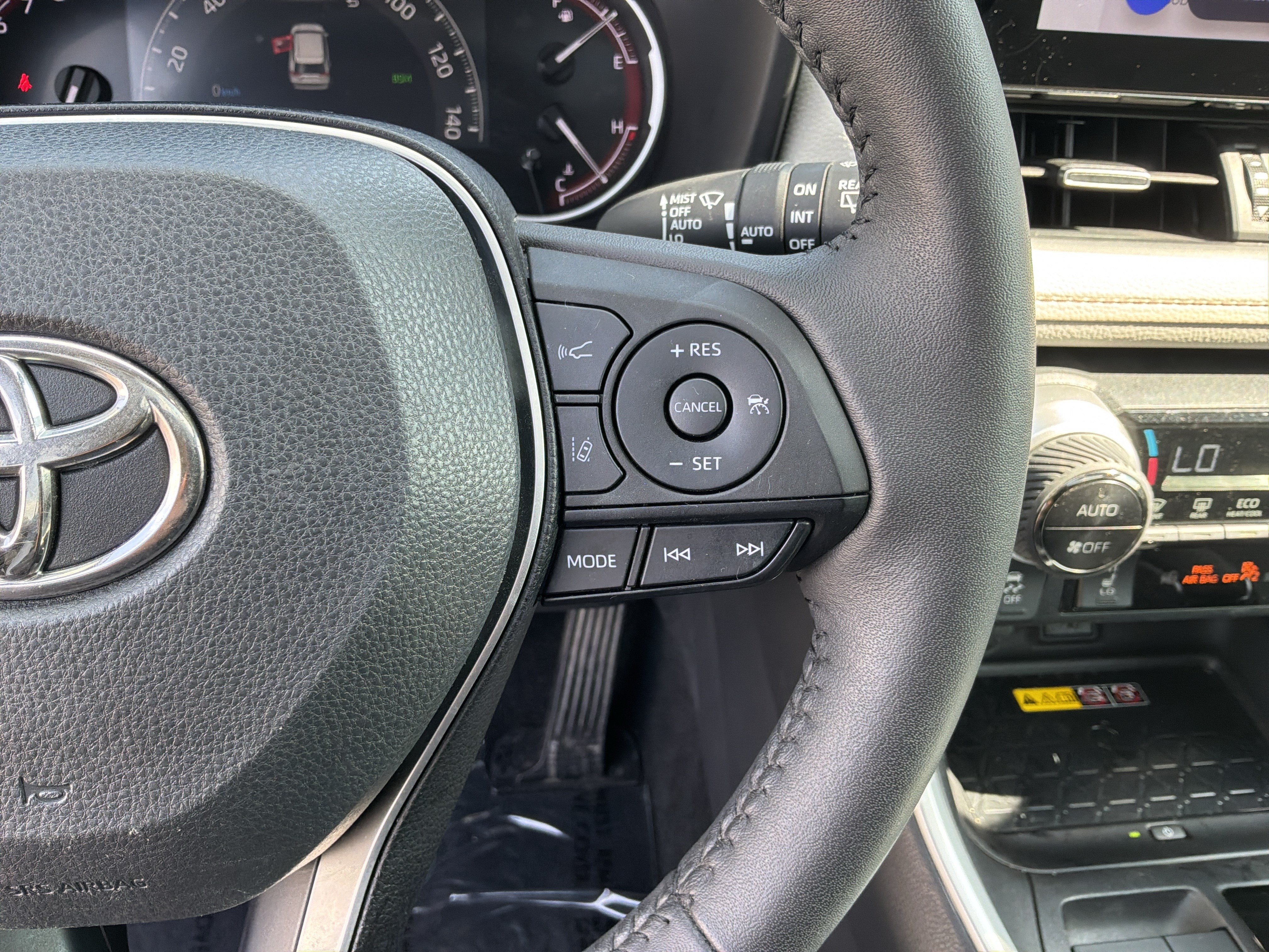 Used 2023 Toyota RAV4 XLE Premium AWD/4WD image 20