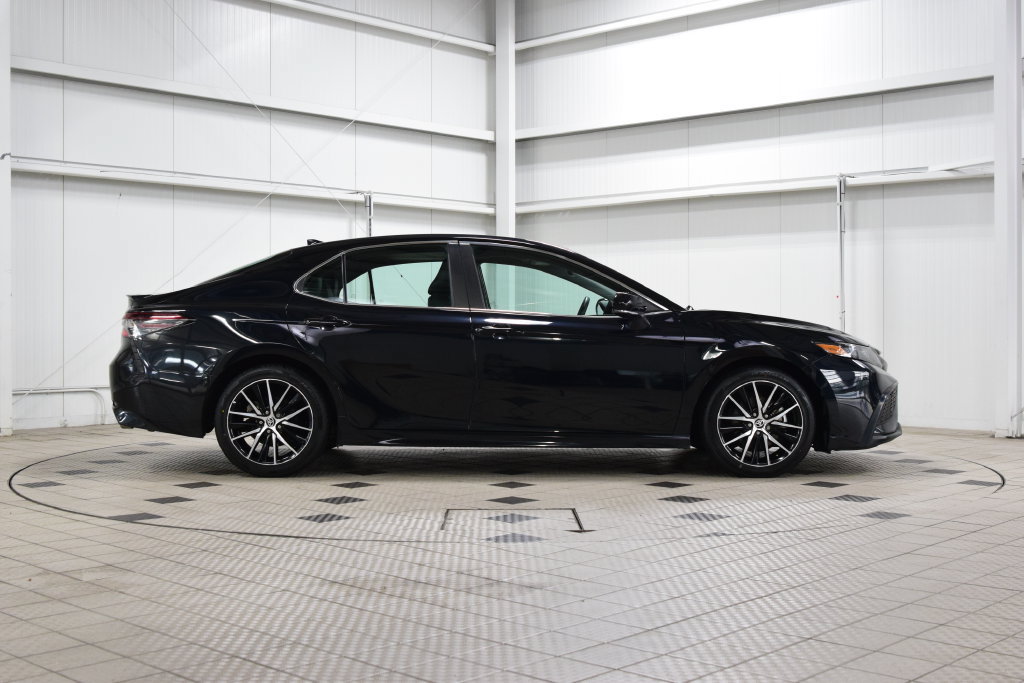Used 2023 Toyota Camry SE w/ Cold Weather Package FWD image 9
