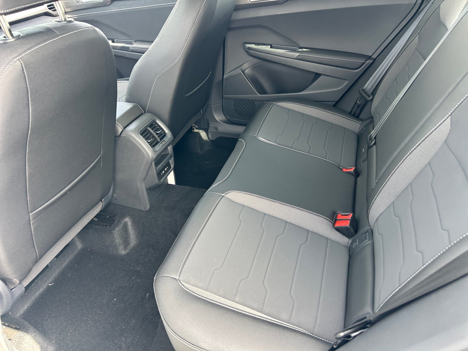 New 2026 Volkswagen Taos SE FWD image 17