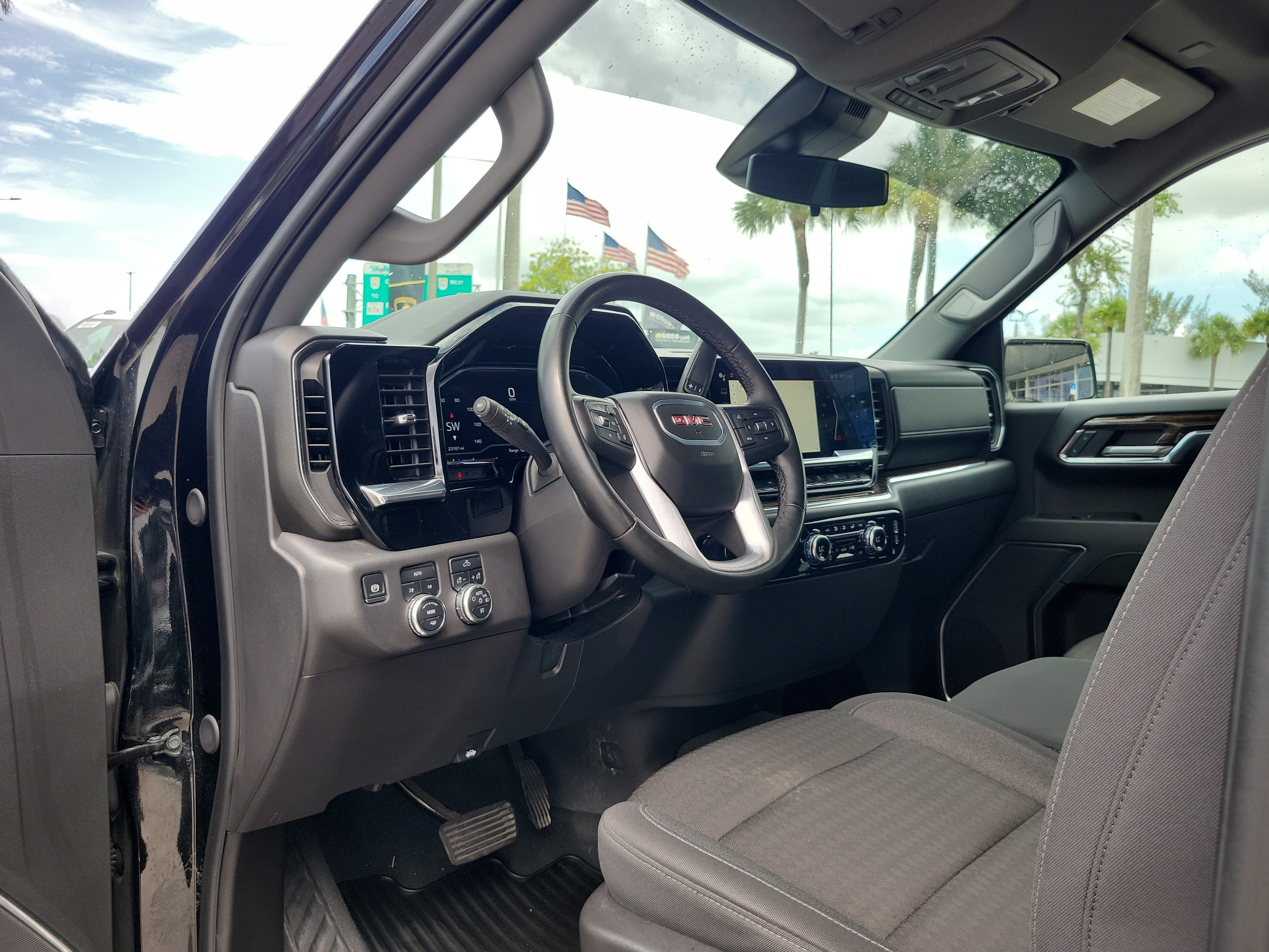 Used 2024 GMC Sierra 1500 Elevation AWD/4WD image 9