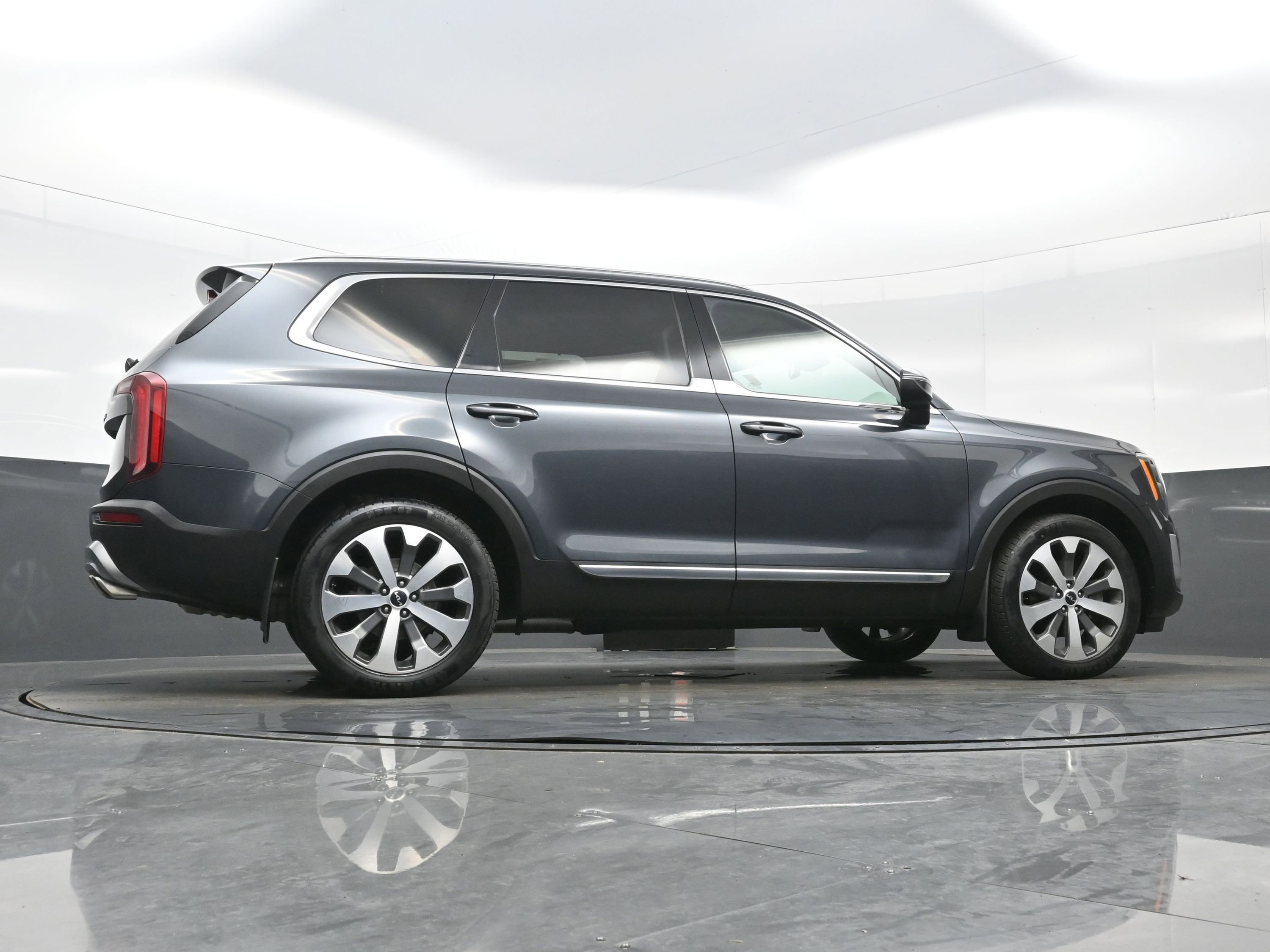 Used 2022 Kia Telluride EX w/ EX Premium Package AWD/4WD image 36
