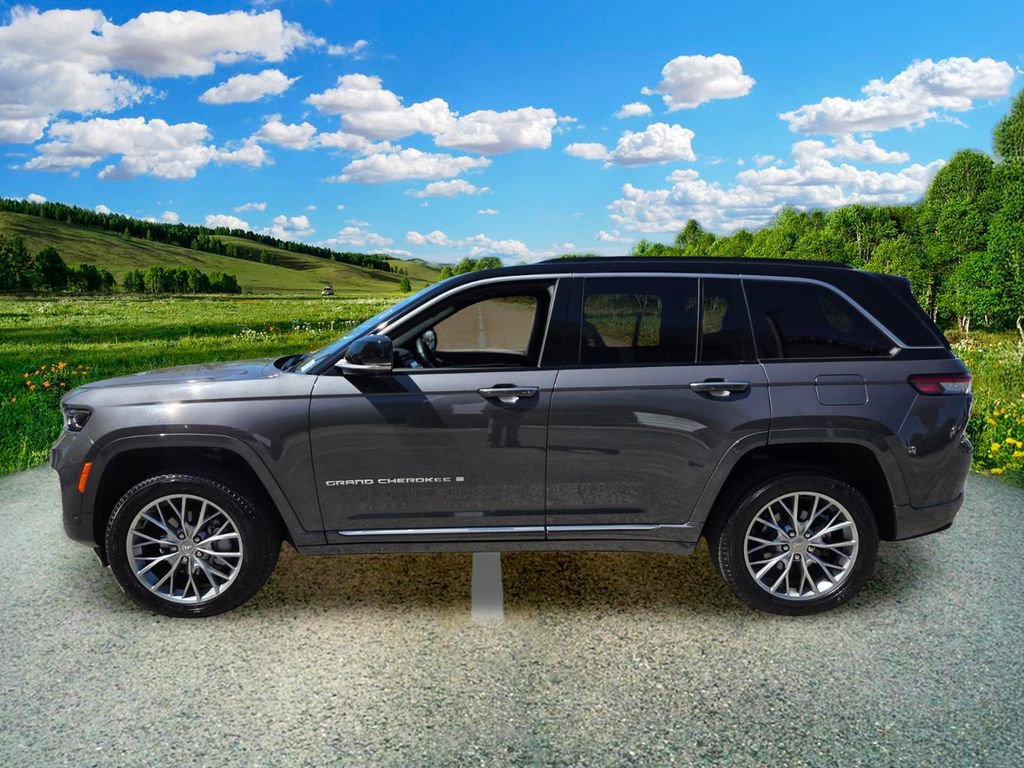 Used 2025 Jeep Grand Cherokee Summit AWD/4WD image 4