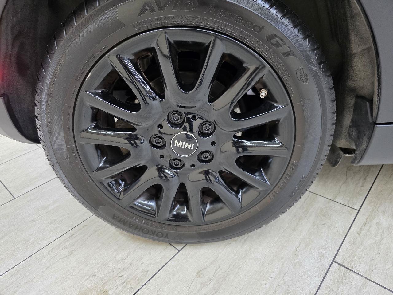 Used 2018 MINI Cooper 4-Door Hardtop w/ Signature Line Package FWD image 36