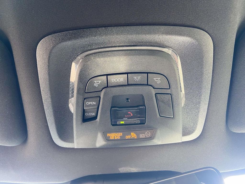 Used 2023 Toyota Crown Limited image 34