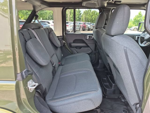 Used 2024 Jeep Wrangler Unlimited Sahara w/ Technology Group AWD/4WD image 29