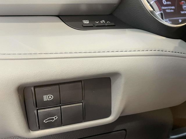 Used 2021 Toyota Highlander XLE AWD/4WD image 38
