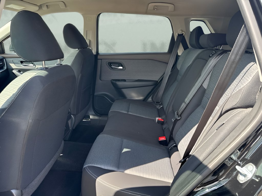 Used 2023 Nissan Rogue SV FWD image 11