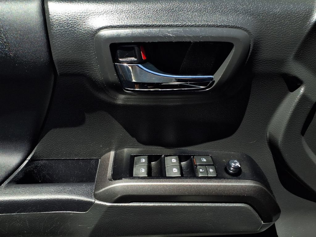 Certified 2023 Toyota Tacoma TRD Off-Road AWD/4WD image 19