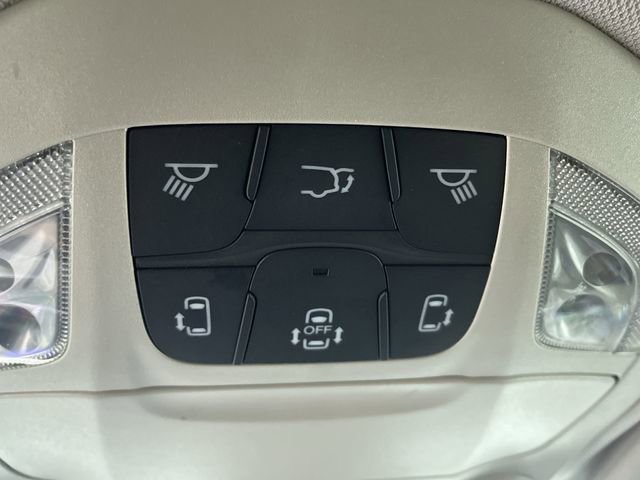 Used 2020 Chrysler Pacifica Limited w/ Advanced Safetytec Group image 27