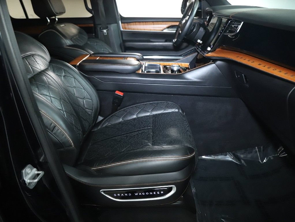 Used 2022 Jeep Grand Wagoneer Series III AWD/4WD image 39