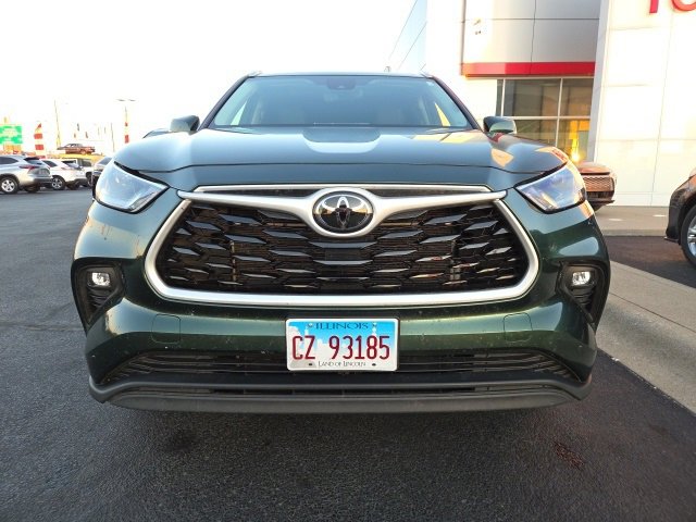 Used 2024 Toyota Highlander XLE image 2