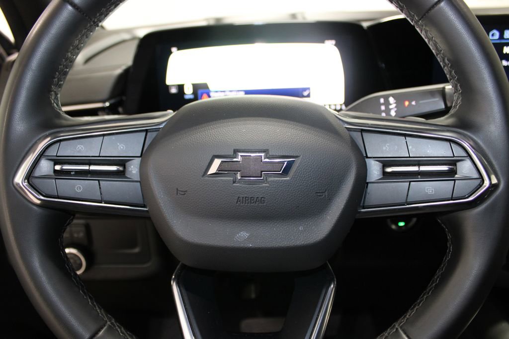 Used 2025 Chevrolet Suburban Z71 image 12