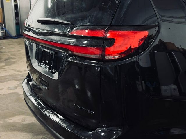 Certified 2025 Chrysler Pacifica Limited image 7